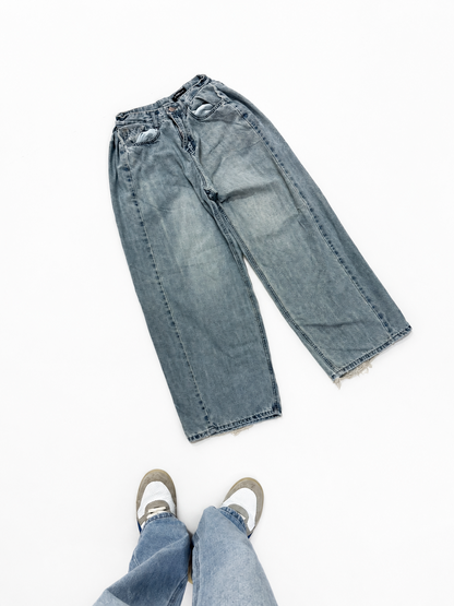 Women's Light Wash Wide Leg Jeans