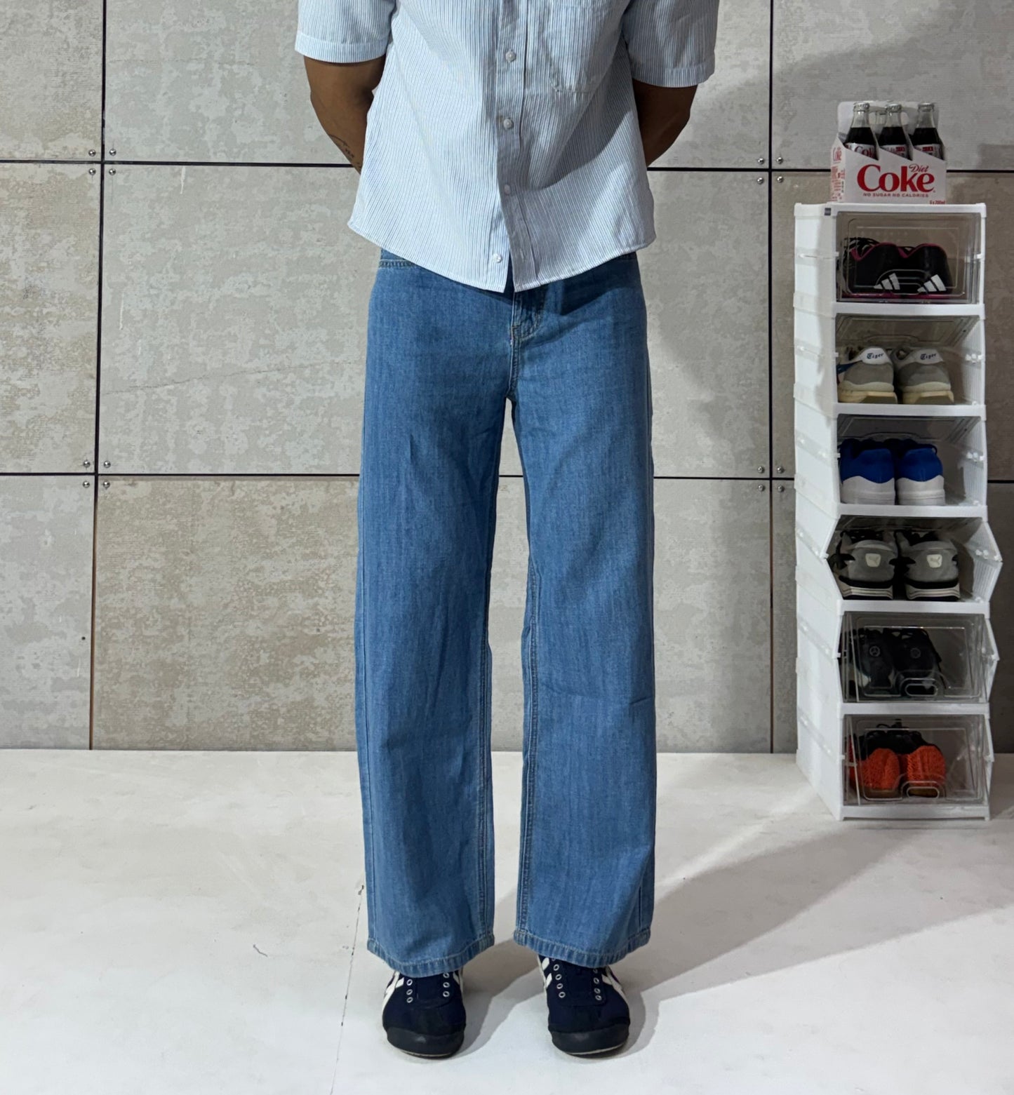 Men's Classic Mid-Wash Wide-Leg Denim
