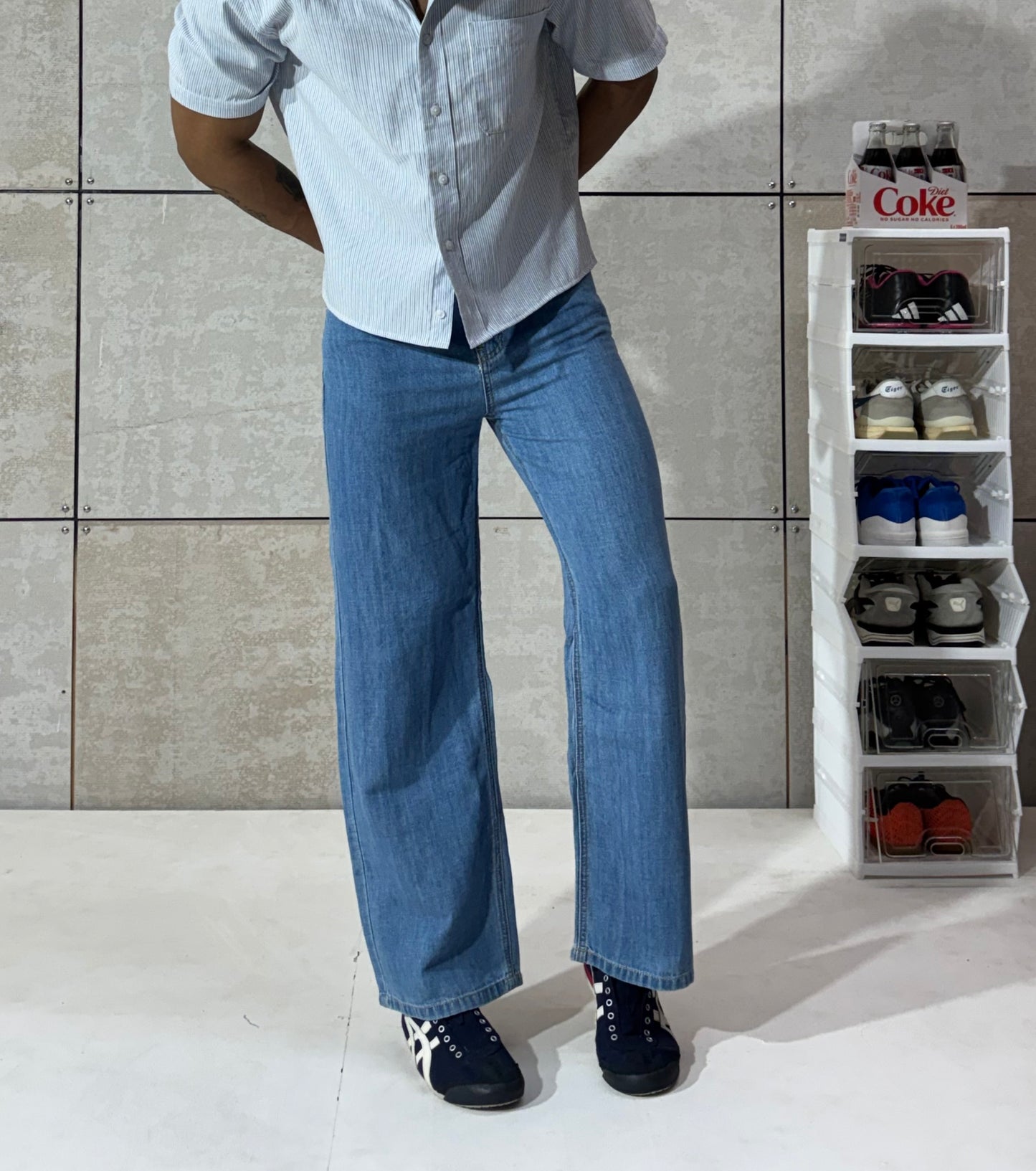 Men's Classic Mid-Wash Wide-Leg Denim