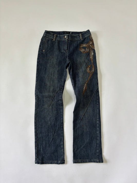 Dark ribbon detailed straight cut jeans